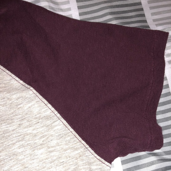 American Eagle T-shirt - Picture 2 of 2